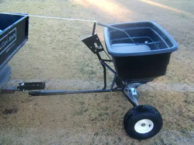 Low-cost pull-behind topdresser